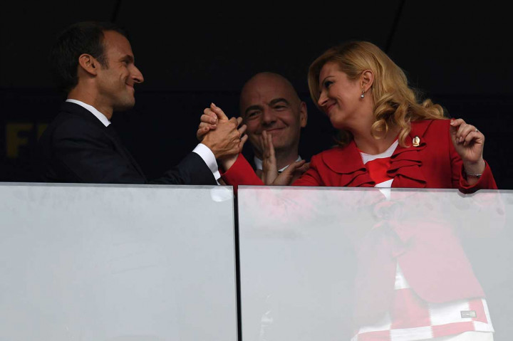 Presiden Macron saat mendapat ucapan selamat dari Presiden Kroasia Kolinda Grabar-Kitarov.