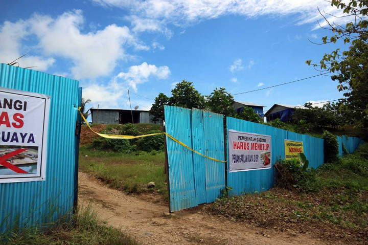 Sebelumnya, ratusan buaya di sebuah tempat penangkaran di Sorong dibantai warga pascatewasnya seorang warga akibat diterkam binatang buas itu. Warga marah atas pihak penangkaran yang dinilai lalai hingga buaya menewaskan warga.