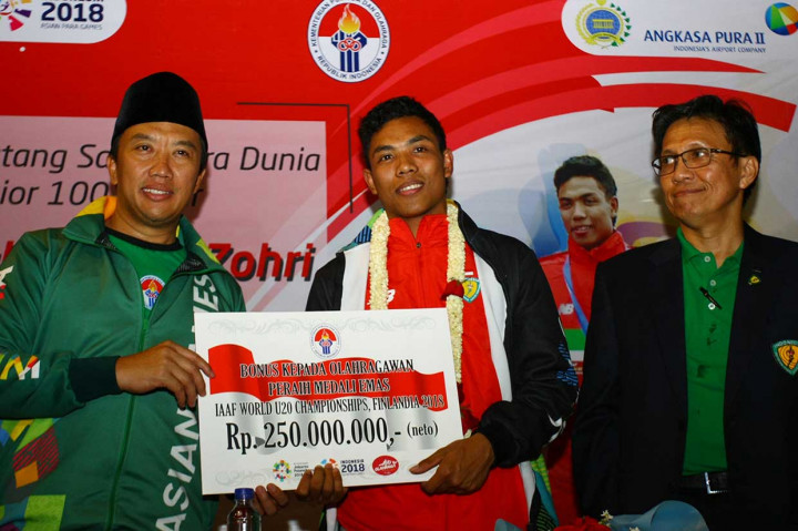 Atas prestasi tersebut, Zohri banyak mendapatkan apresiasi termasuk dari Presiden Joko Widodo. Bonus juga terus mengalir pada atlet yatim piatu ini. Kementerian Pemuda dan Olahraga memberi bonus Rp250 juta, selaih itu juga perbaikan rumahnya di Lombok Utara. Antara Foto/Muhammad Iqbal