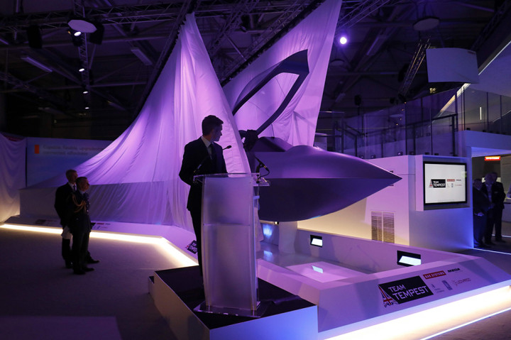 Inggris perkenalkan rancangan jet tempur model masa depan yang diberi nama Tempest, di pameran Farnborough Air Show.