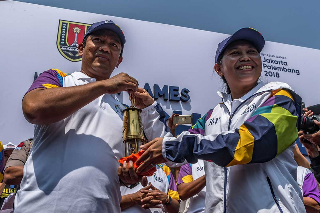 Mantan petenis nasional Yayuk Basuki berkesempatan merasakan estafet api obor Asian Games 2018 yang diambil langsung dari Api Abadi Mrapen dari legenda tenis Indonesia Yustedjo Tarik untuk diserahkan kepada Wali Kota Semarang Hendrar Prihadi.