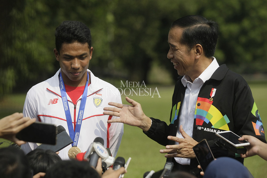 Dalam kesempatan itu Presiden Jokowi ikut bangga dan mengucapkan selamat atas prestasi yang terlah di raih Zohri, dan berharap ada banyak atlet-atlet lainnya yang terus mengharumkan nama Indonesia di kancah dunial.
