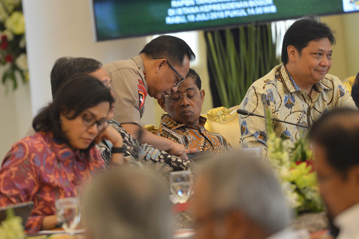 Presiden Joko Widodo (Jokowi) mengingatkan seluruh menteri di kabinet kerja tidak mengada-ada dalam menyusun anggaran di instansi yang dipimpinnya. Jokowi juga meminta dalam penyusunan rancangan anggaran pendapatan dan belanja negara (RAPBN) 2019 harus realistis.