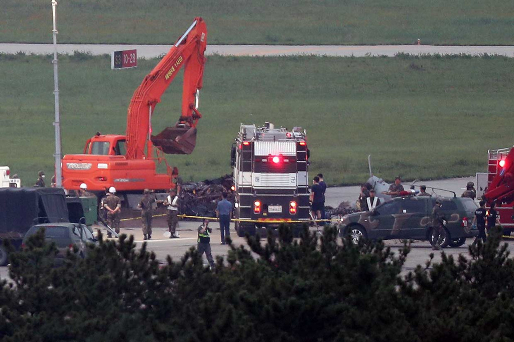 Pesawat itu jatuh dari ketinggian sekitar 10 meter dan terbakar selama uji penerbangan setelah perbaikan di pangkalan utama Korps Marinir, Pohang, tempat marinir Amerika Serikat dan Korsel mengadakan pelatihan tahunan. Lima orang tewas sementara satu lainnya luka-luka akibat kecelakaan.