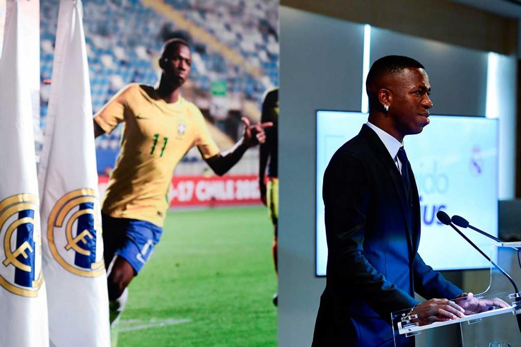 Dalam konferensi pers, pemain belia tersebut siap masuk skuad inti Los Blancos. 