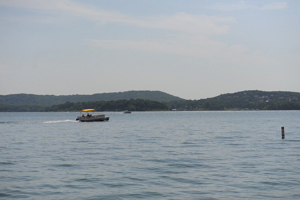 Situasi di danau Missouri yang menjadi lokasi kapal tenggelam.