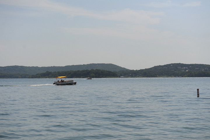 Situasi di danau Missouri yang menjadi lokasi kapal tenggelam.