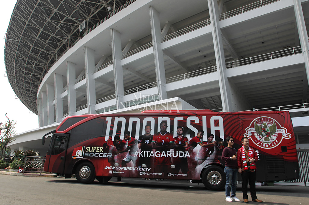 Total sebanyak dua buah bus dihibahkan kepada PSSI sebagai bentuk kerja sama antara PSSI dan Supersoccer Indonesia yang diperuntukkan mengangkut pemain Timnas Indonesia ke tempat latihan serta venue pertandingan pada Asian Games 2018. 