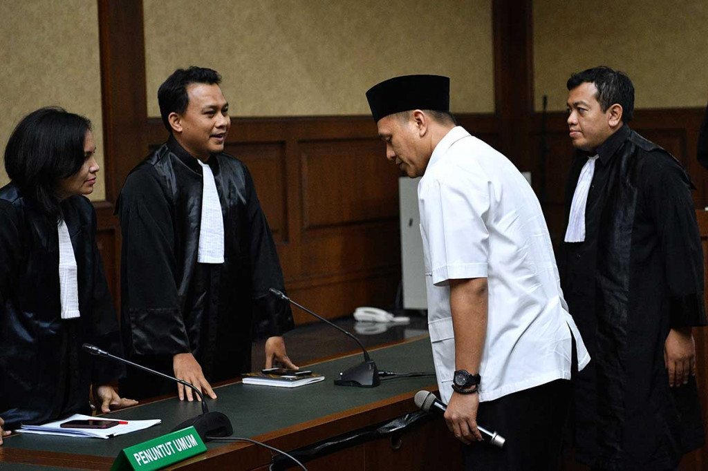 Vonis itu lebih rendah dibanding tuntutan jaksa penuntut umum (JPU) KPK yang meminta agar majelis hakim menjatuhkan pidana penjara selama 4,5 tahun ditambah denda Rp250 juta dan subsider 6 bulan kurungan.