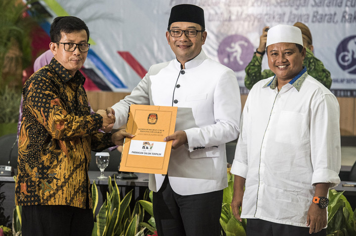KPU Jawa Barat menetapkan Ridwan Kamil dan Uu Ruzhanul Ulum sebagai Gubernur dan Wakil Gubernur terpilih Pilgub Jabar 2018 dengan perolehan suara 7.226.254 suara atau 32,88 persen. 
