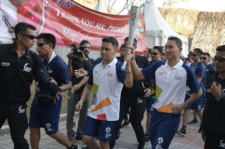 Bambang kemudian menyulutkan api obor Asian Games 2018 ke mini cauldron yang dibuat di kawasan GWK. Bambang didampingi Menpora Imam Nahrawi kemudian menyerahkan api obor kepada atlet bulutangkis Sony Dwi Kuncoro dan pegiat media sosial Arief Muhammad untuk dilanjutkan ke kota lain.