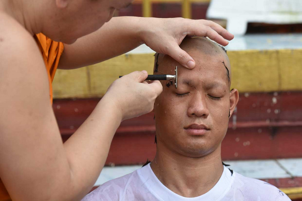 Sementara itu sang pelatih Ekkapol Chantawong akan ditahbiskan menjadi biksu. Ekkapol sebelumnya memang pernah menjadi biksu.