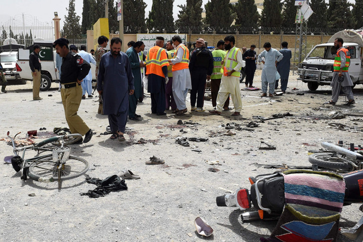 Bom bunuh diri meledak di salah satu tempat pemungutan suara pemilihan umum Pakistan di Kota Quetta, Provinsi Balochistan.
