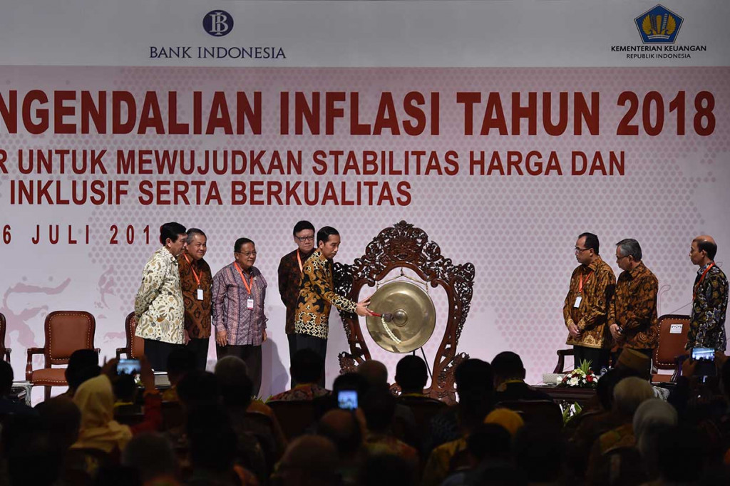 Kepala Negara meminta kepada kepala daerah tidak perlu melakukan pembicaraan berpanjang lebar jika menyangkut investasi berorientasi ekspor dan substitusi impor. 