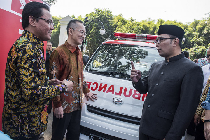 Daihatsu memberikan bantuan satu unit ambulans mini ICU kepada program Layad Rawat Pemerintah Kota Bandung guna memaksimalkan pelayanan kesehatan kepada warga.