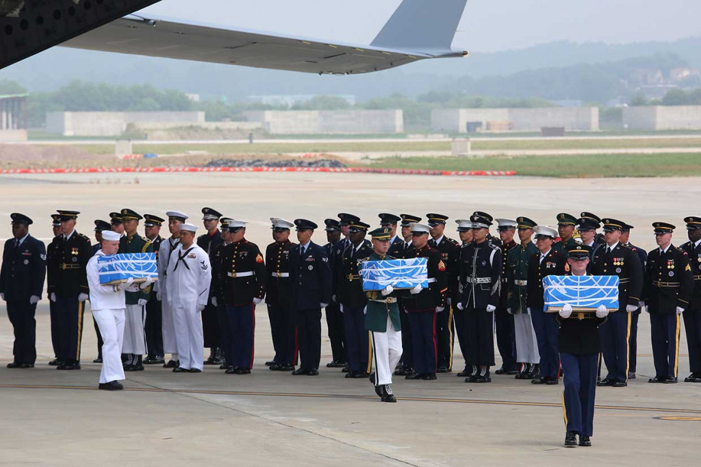Pemulangan 55 jenazah tentara AS tersebut menandai pemenuhan sebagian dari kesepakatan yang dicapai antara Presiden AS Donald Trump dan Pemimpin Korea Utara Kim Jong Un pada pertemuan bersejarah mereka di Singapura bulan lalu.