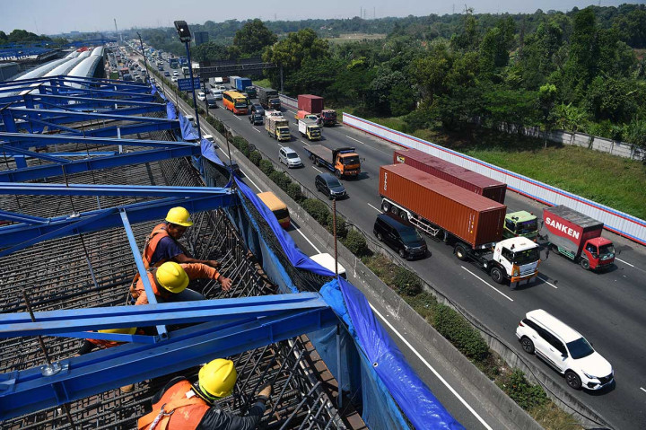 PT Waskita Karya (Persero) Tbk selaku kontraktor menyatakan hingga saat ini pembangunan konstruksi tol layang sepanjang 38 Km tersebut telah mencapai 40 persen, dan sudah memasuki tahapan pekerjaan 'erection steel box girder' dan slab lantai. 