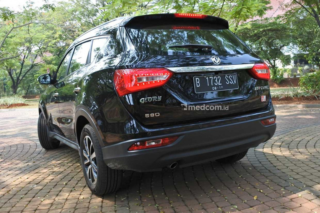 Buritan Glory 580 nampak lebar dengan desain khas Eropa.