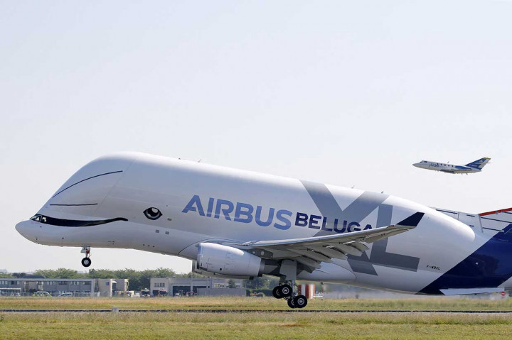Pesawat kargo raksasa Beluga XL melakukan uji terbang perdana, Kamis, 19 Juli 2018 pukul 10.30 pagi waktu setempat, di fasilitas Airbus di Toulouse, Prancis selatan.