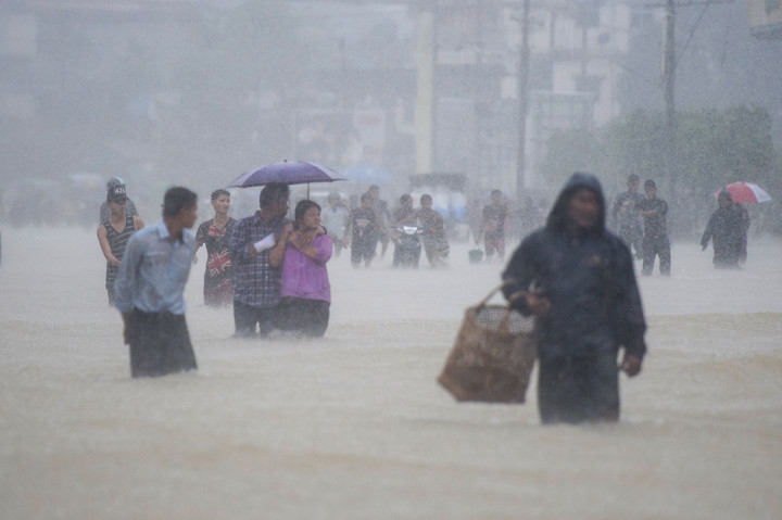 Hujan besar melanda Myanmar sejak pekan lalu dan memutus sejumlah akses jalan besar, merusak beberapa jembatan dan membanjiri sejumlah wilayah. Afp Photo/Ye Aung Thu
