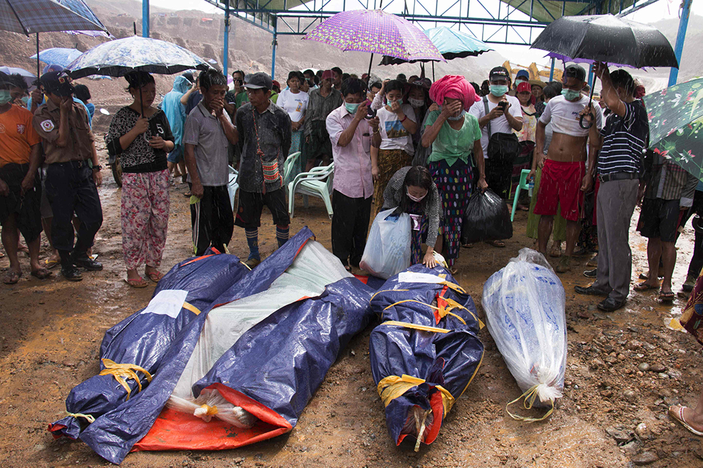 Sementara itu, 23 orang tewas dan empat hilang akibat tanah longsor di utara Myanmar. Afp Photo/Zau Ring Hpra
