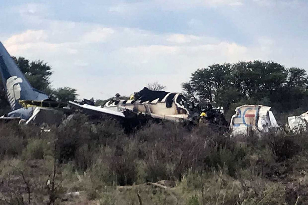 Seluruh penumpang yang berjumlah 97 orang dan empat awak pesawat selamat. Sebanyak 85 orang mengalami luka-luka, dua di antaranya dalam kondisi kritis.