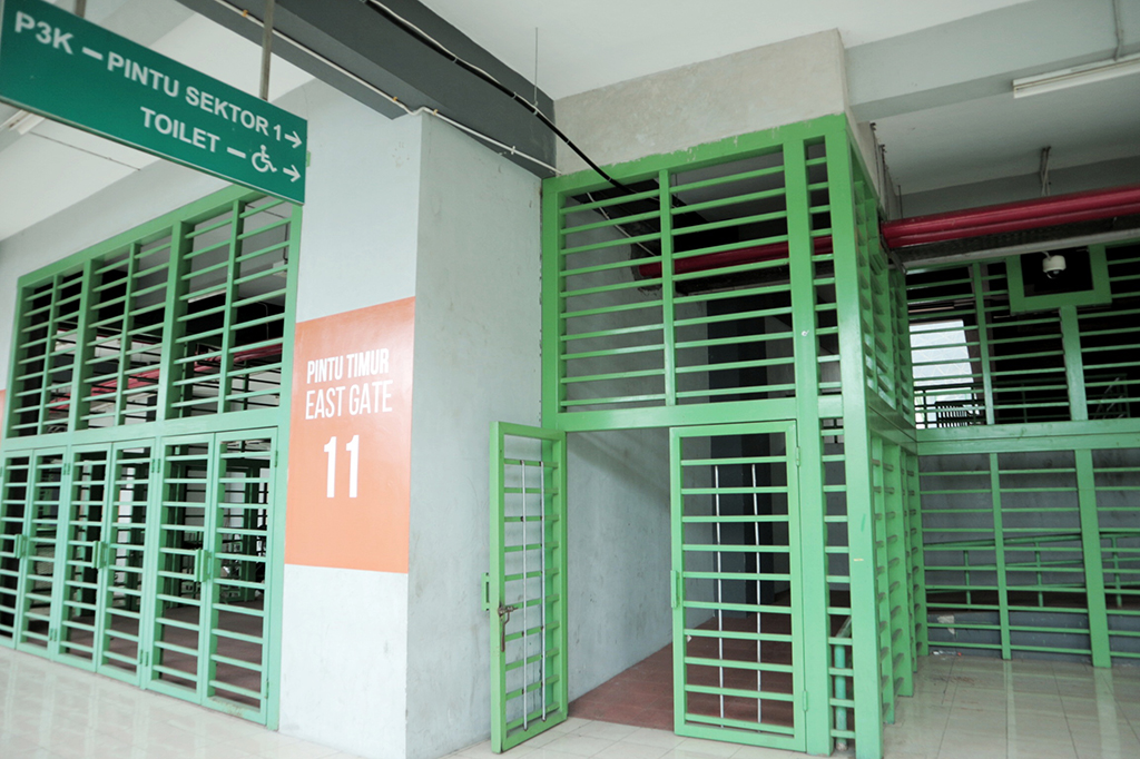 Pintu Timur 11 untuk akses masuk penyandang disabilitas. 