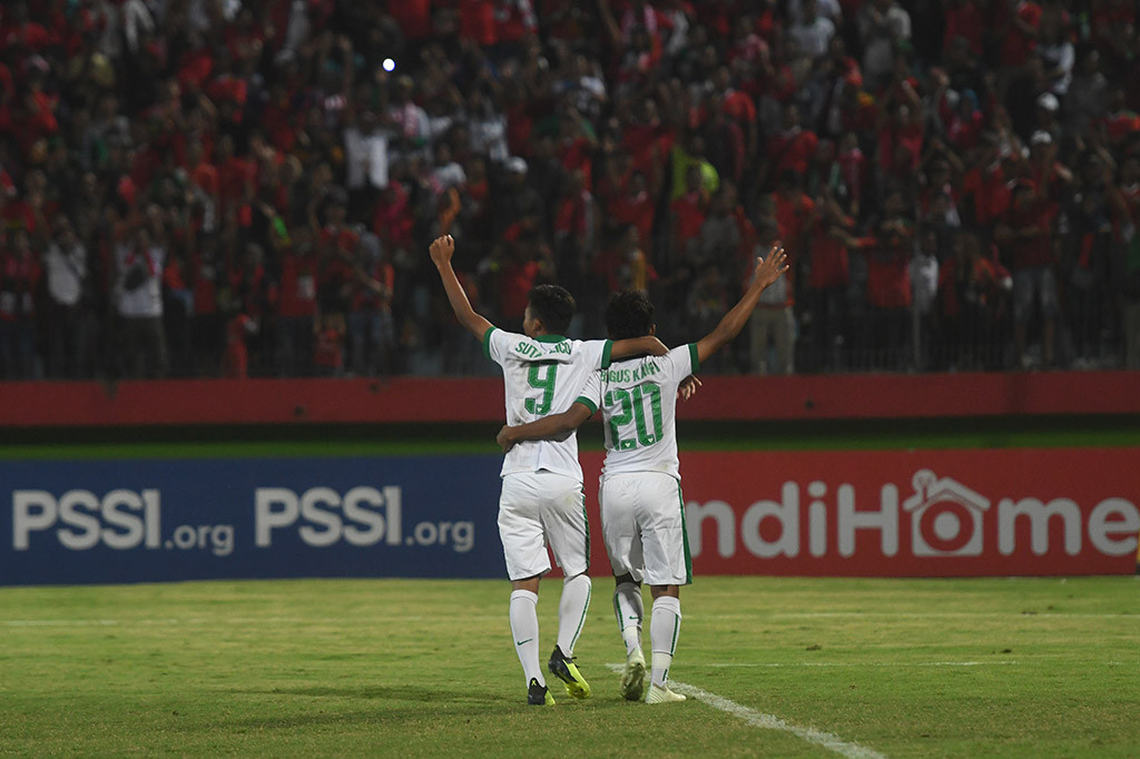Timnas Indonesia U-16 meneruskan laju positif di Piala AFF U-16 2018. Kali ini, tim Merah-Putih mengalahkan Vietnam dengan skor akhir 4-2.