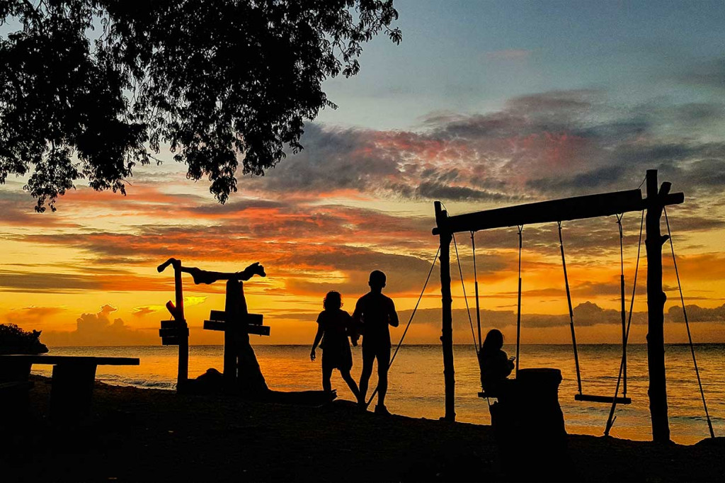 Kawasan TNB memiliki luas hingga 25 ribu hektar, daengan salah satu sisinya memiliki pesisir pantai bernama Bama. Pantai tersebut terdiri dari pasir hitam, putih, lereng karang. Pantai ini juga dikelilingi hutan Mangrove dan menjadi spot terbaik untuk melihat matahari terbit.