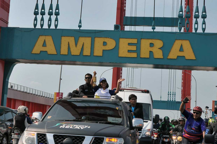 Obor api Asian Games 2018 tersebut kemudian dibawa mengelilingi kota Palembang dan menyusuri Sungai Musi, selanjutnya akan menuju sejumlah kabupaten/kota yang ada di Sumatera Selatan. 