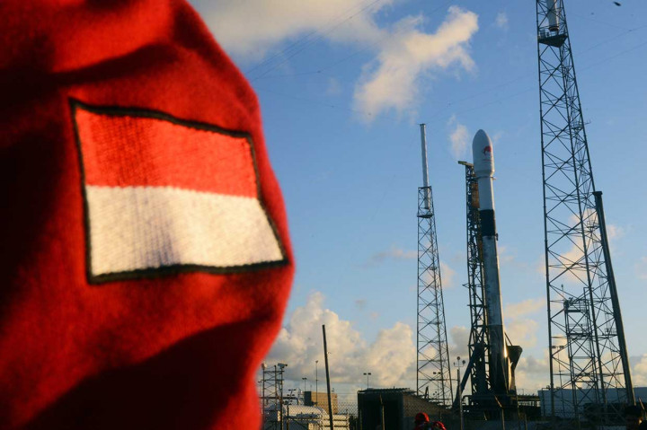 Satelit Merah Putih pada posisinya yang siap diluncurkan di Cape Canaveral, Florida, Amerika Serikat, Senin, 6 Agustus 2018 waktu setempat.