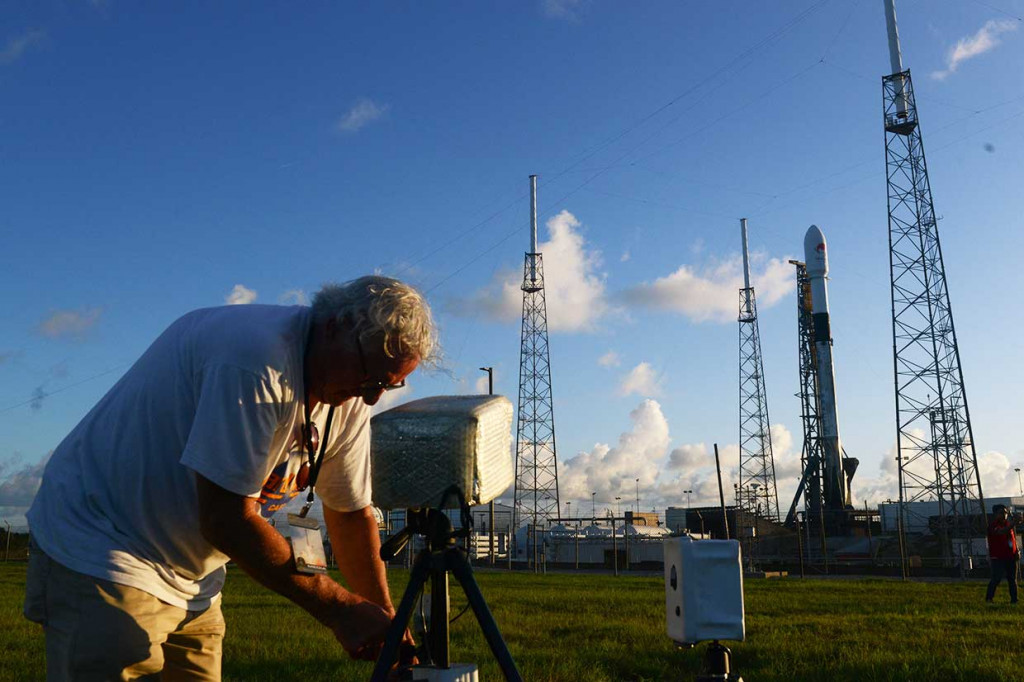 Satelit Merah Putih membawa 60 transponder aktif yang terdiri dari 24 transponder C-Band dan 12 transponder Extended C-Band yang akan melayani wilayah Asia Tenggara, termasuk Indonesia, serta 24 transponder C-Band yang akan menjangkau kawasan Asia Selatan. Satelit ini mengandalkan platform SSL 1300 dengan usia desain 16 tahun.