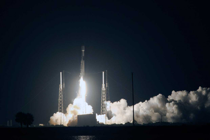 Satelit milik PT. Telkom Tbk., itu berhasil mengudara dengan mulus dan akan menempati orbitnya sekitar 11 hari mendatang atau pada 18 Agustus.