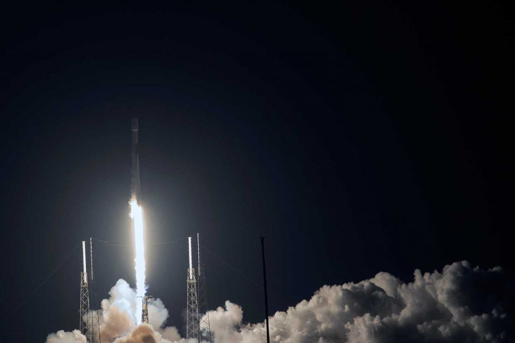 Satelit Merah Putih akan menempati slot orbitnya di 108 derajat Bujur Timur (108 BT) atau di atas Selat Karimata. Satelit ini mengandalkan platform SSL 1300 dengan usia desain 16 tahun.