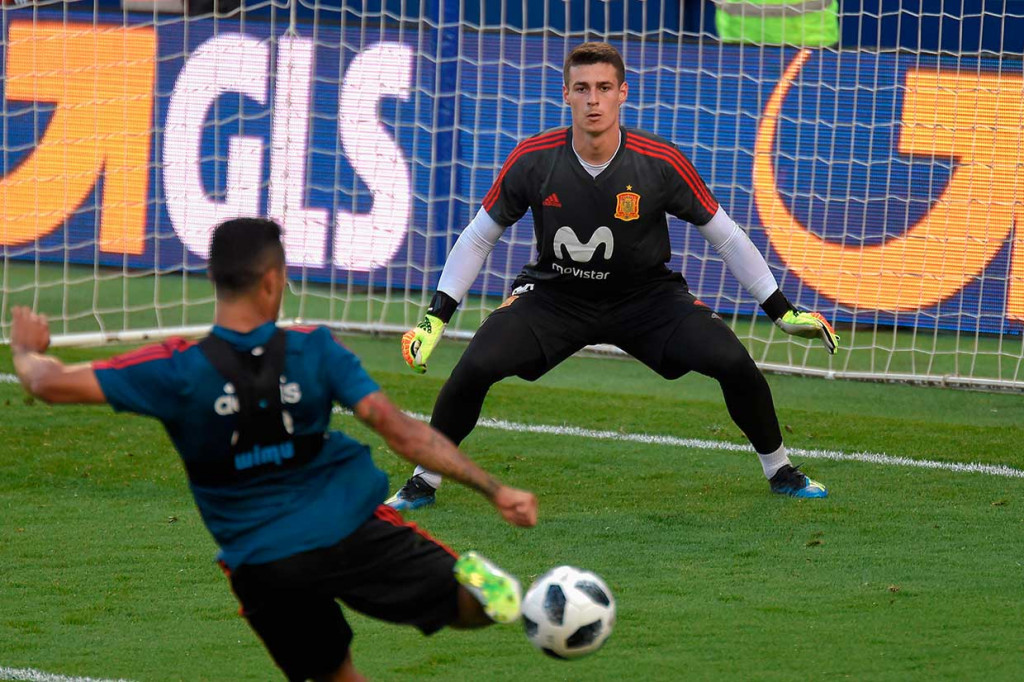 Arrizabalaga menjadi penjaga gawang termahal dalam sejarah sepak bola dengan nilai transfer 80 juta euro (sekitar Rp 1,3 triliun), mengalahkan kiper Liverpool, Alisson Becker yang pindah dari AS Roma seharga 75 juta euro pada awal bursa transfer.