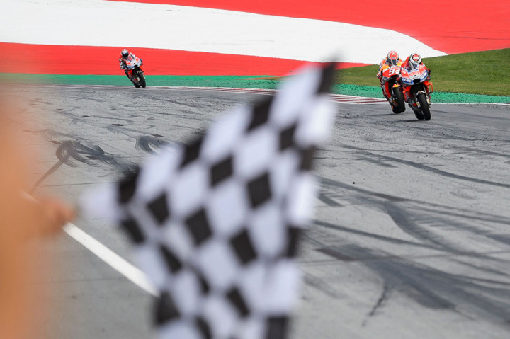 Rider asal Spanyol itu finis terdepan setelah memenangi duel melawan jagoan Repsol Honda, Marc Marquez. Afp Photo/Jure Makovec