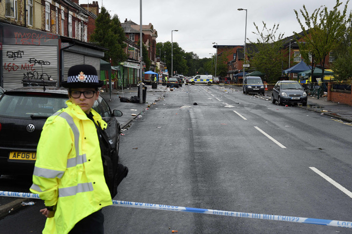 Sementara itu, penyelenggara festival, Mike Bisson, menyebut penembakan itu sebagai insiden yang terisolasi dan mengatakan tidak ada hubungannya dengan karnaval.