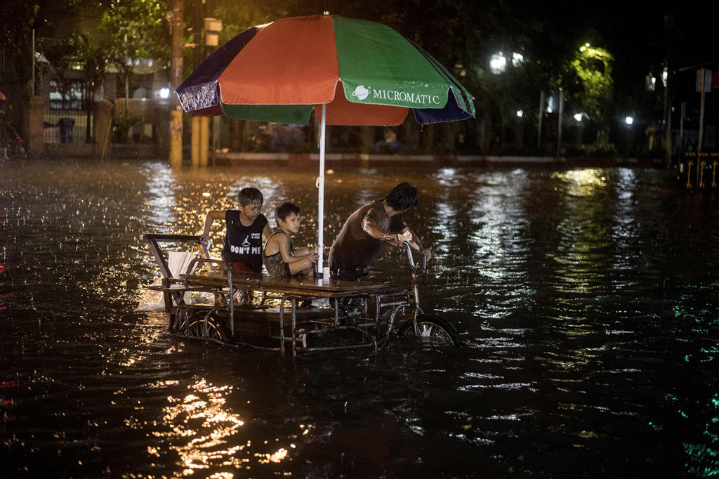 Hujan yang terus menerus mengguyur wilayah Manila dan daerah di sekitarnya membuat debit air dari pegunungan meninngkat dan meluap sehingga mengakibatkan banjir. Afp Photo/Noel Celis