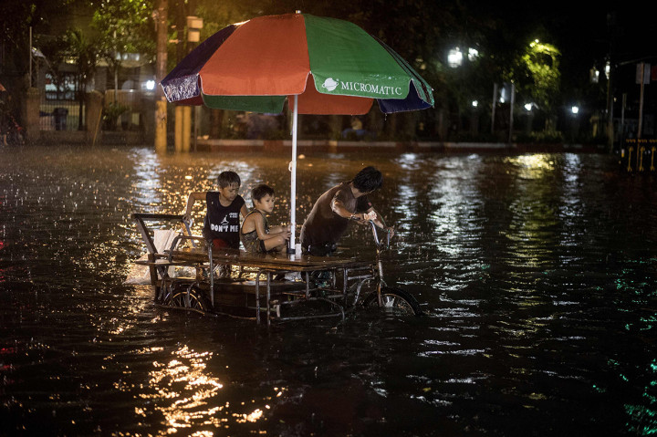 Hujan yang terus menerus mengguyur wilayah Manila dan daerah di sekitarnya membuat debit air dari pegunungan meninngkat dan meluap sehingga mengakibatkan banjir. Afp Photo/Noel Celis