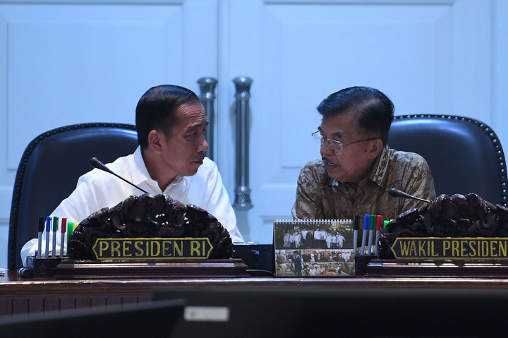 Strategi kebijakan memperkuat cadangan devisa di Indonesia sebelumnya juga sudah dibahas. Jokowi bilang salah satu langkah yang dilakukan untuk menjaga stabilitas nilai tukar dengan memperkuat cadangan devisa, apalagi di tengah ketidakpastian global, termasuk krisis Turki.