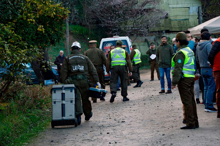 Pihak berwenang mengatakan kebakaran mematikan itu terjadi saat fajar dan dengan cepat menyapu sisa rumah Santa Marta di selatan Chiguayante. Penyebab kebakaran masih diselidiki.