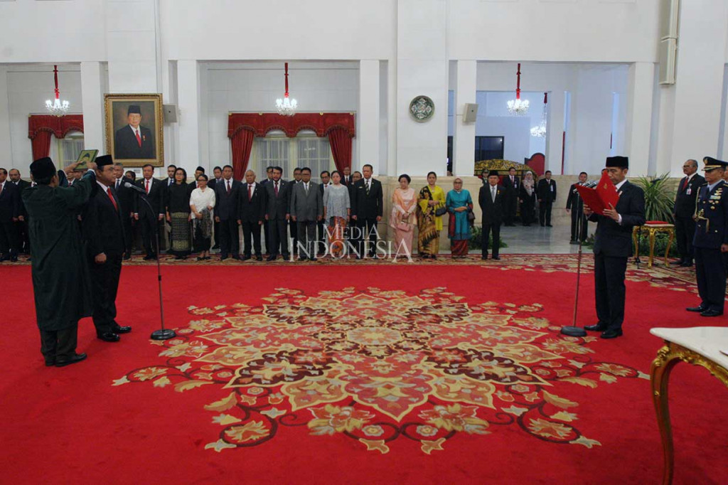 Komjen Syafruddin dilantik sebagai Menteri Pendayagunaan Aparatur Negara dan Reformasi Birokrasi menggantikan posisi Asman Abnur. Asman Abnur mundur dari Kabinet Indonesia Kerja karena perbedaan preferensi politik. Asman adalah menteri dari PAN, partai pengusung bakal pasangan calon presiden dan wakil presiden Prabowo Subianto/Sandiaga Uno.