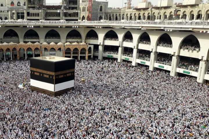 Tawaf adalah kegiatan mengelilingi Ka'bah sebanyak tujuh kali.  Tawaf adalah salah satu amal ibadah yang dilakukan oleh Muslim pada saat melaksanakan haji dan umrah.