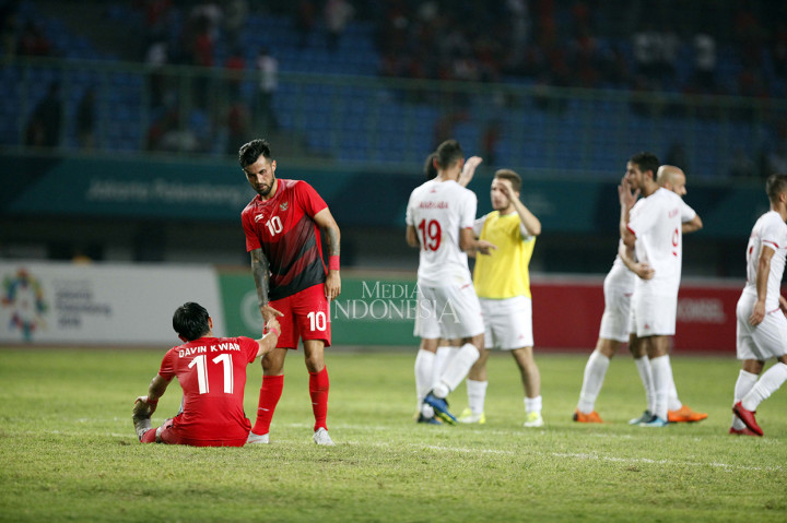 Ekspresi para pemain Indonesia U-23 seusai bertanding melawan Palestina pada laga penyisihan Grup A Asian Games 2018 di Stadion Patriot Candrabhaga, Bekasi. MI/Rommy Pujianto