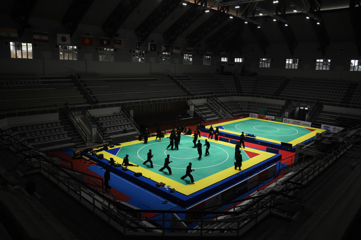 Silat atau Pencak Silat adalah seni beladiri asli Melayu yang diperkirakan menyebar di Kepulauan Indonesia sejak abad ke-7 Masehi. 