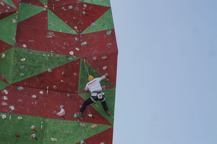 Cabang olahraga panjat tebing untuk pertama kalinya akan dipertandingkan di Asian Games 2018 di Sport Climbing Arena, Jakabaring Sport City, Palembang pada 23-27 Agustus mendatang. Cabang olahraga ini akan mempertandingkan enam nomor putra dan putri dengan kategori speed, combined, dan speed relay. 