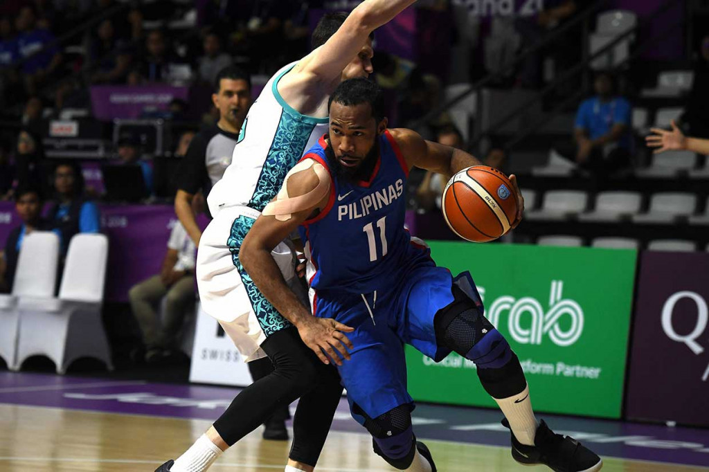 Kendati demikian, Filipina yang menurunkan Stanley Pringle, Gabriel Daniel Norwood, John Paul Erram, Maverick Ahanmisi, dan Beau Belga sebagai sekawan pemula, tetap mengendalikan penuh jalannya pertandingan. Filipina menang telak 95-59 pada laga tersebut. AFP Photo/Lillian Suwanrumpha