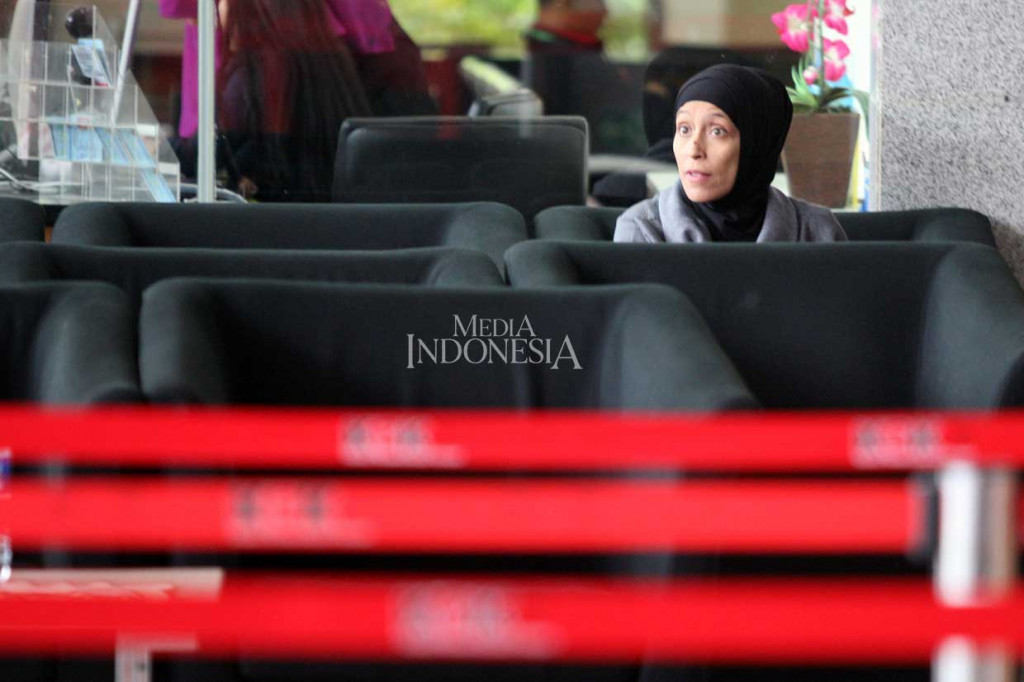 KPK total telah menetapkan empat tersangka dalam kasus itu antara lain mantan Kalapas Sukamiskin Wahid Husein (WH), Hendry Saputra (HND) yang merupakan staf Wahid Husein, narapidana kasus korupsi Fahmi Darmawansyah (FD), dan Andri Rahmat (AR) yang merupakan narapidana kasus pidana umum/tahanan pendamping (tamping) dari Fahmi Darmawansyah.