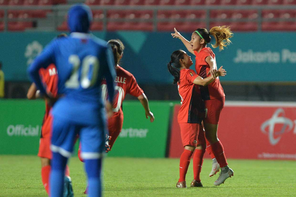 Laga baru berjalan 10 menit Indonesia memecah kebuntuan lewat tandukan Muzdalifah Zahra menyambut tendangan sudut Yudith Herlina Sada.