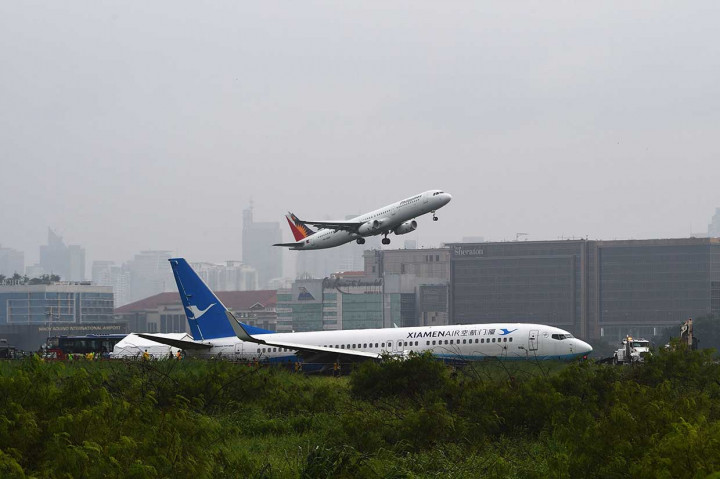 Kantor berita Tiongkok, Xinhua melaporkan bahwa pesawat tersebut sempat mengitari bandara selama satu jam sebelum mencoba mendarat. Insiden itu memaksa penutupan sebagian bandara utama Filipina.